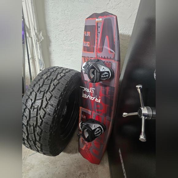 Rave Sports Red Wakeboard with Bindings - Picture 1 of 1